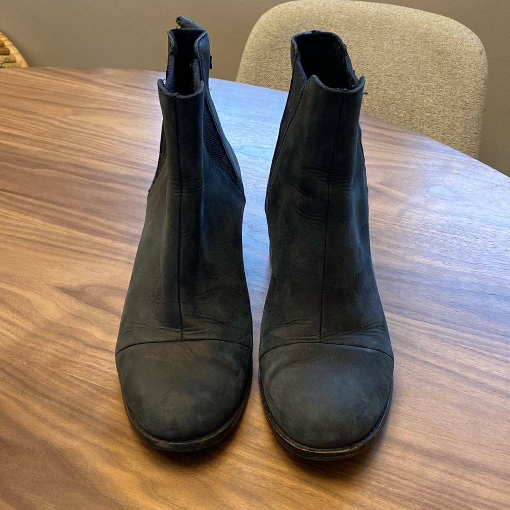 TOMS size 8 ankle booties
